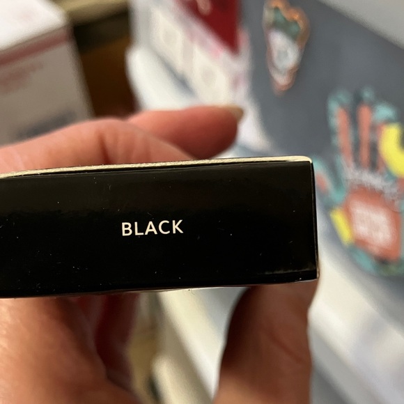 Lilly Lashes Black Brush On Lash Adhesive full size 5g/0.16 fl oz - Picture 5 of 6